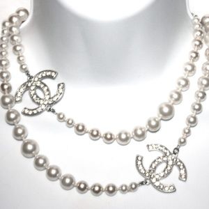 CHANEL PEARL NECKLACE w/2 CRYSTAL CC LOGOS